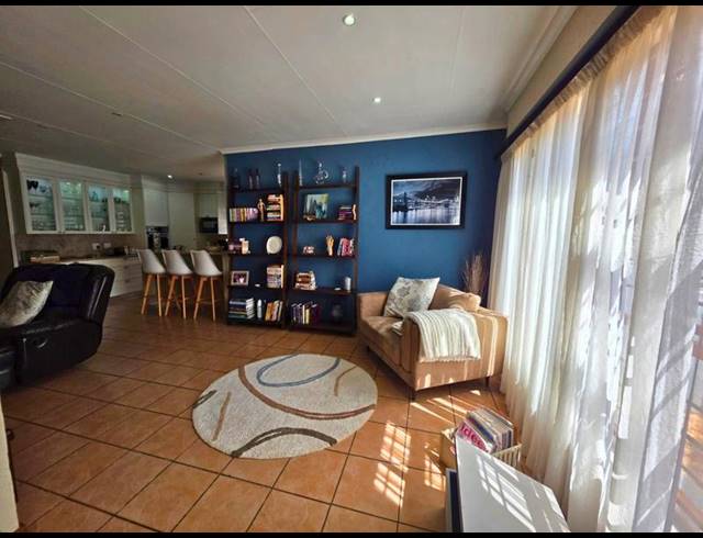 3 BEDROOM HOUSE FOR SALE IN GLEN ERASMIA